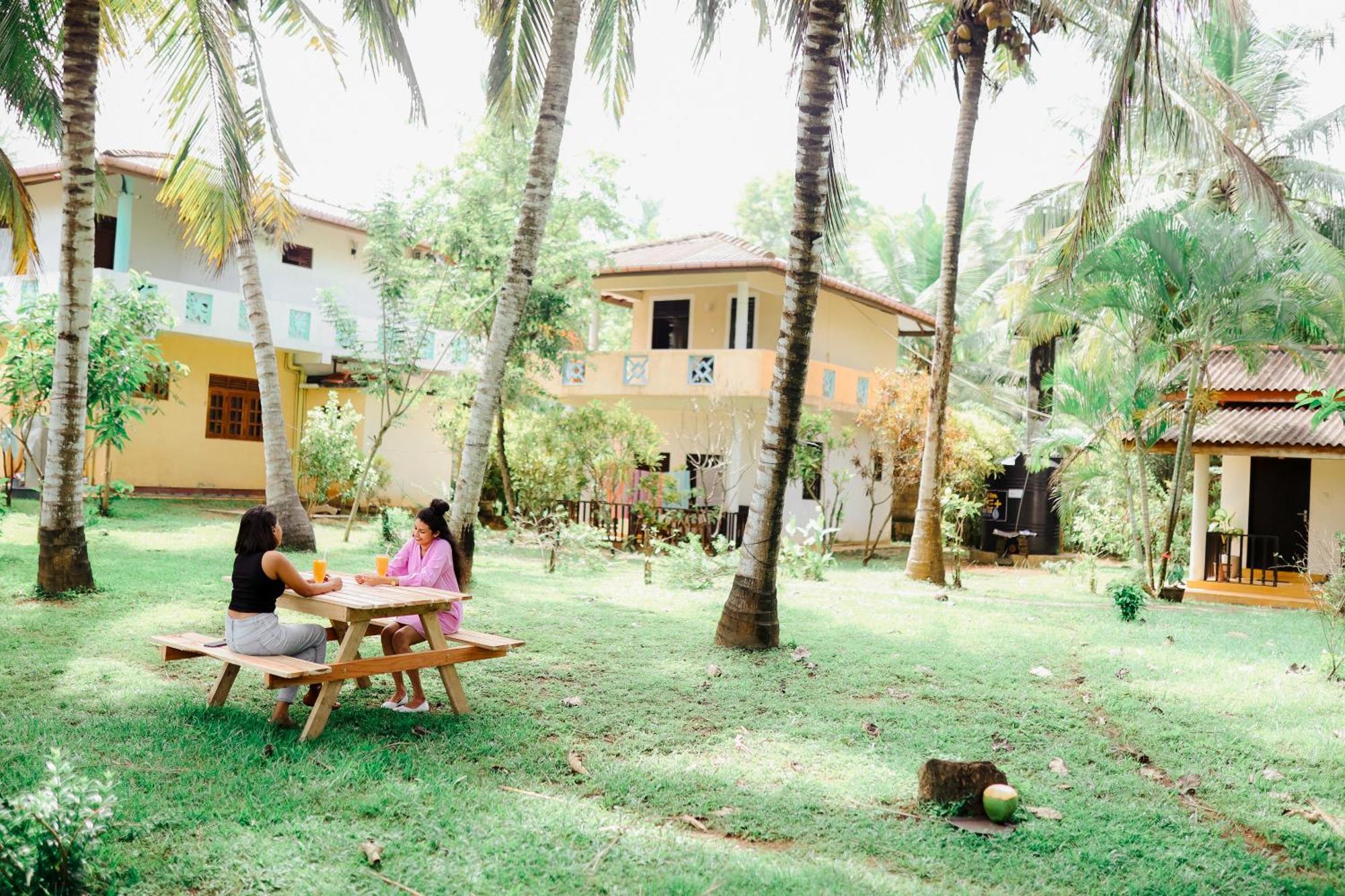 Beach Lagoon Guesthouse Tangalle Exterior photo